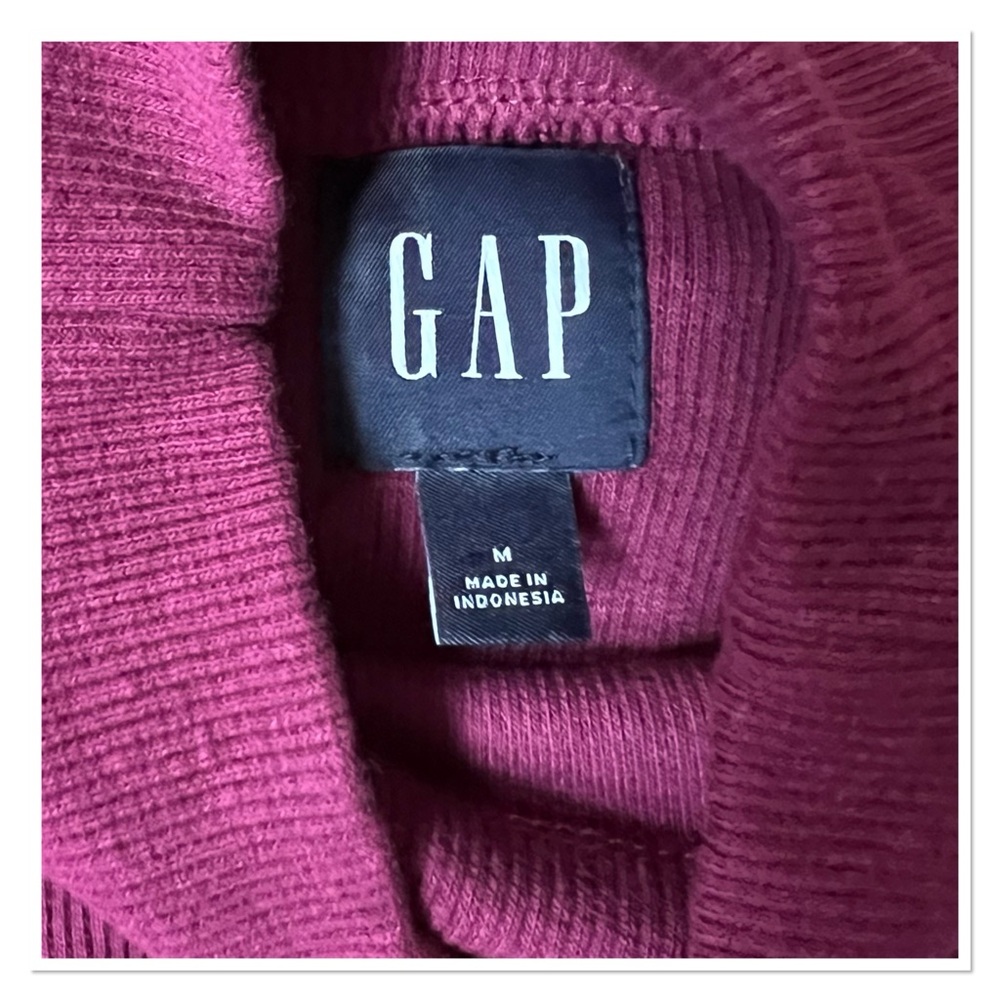 GAP Rib Cutout Top - Picture 4 of 8